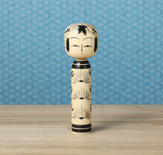 Sumie-black and white kokeshi doll-墨絵こけし | OGASAWARA, Yoshio 小笠原義雄 | Togatta style 遠刈田系 | 15.5cm in height