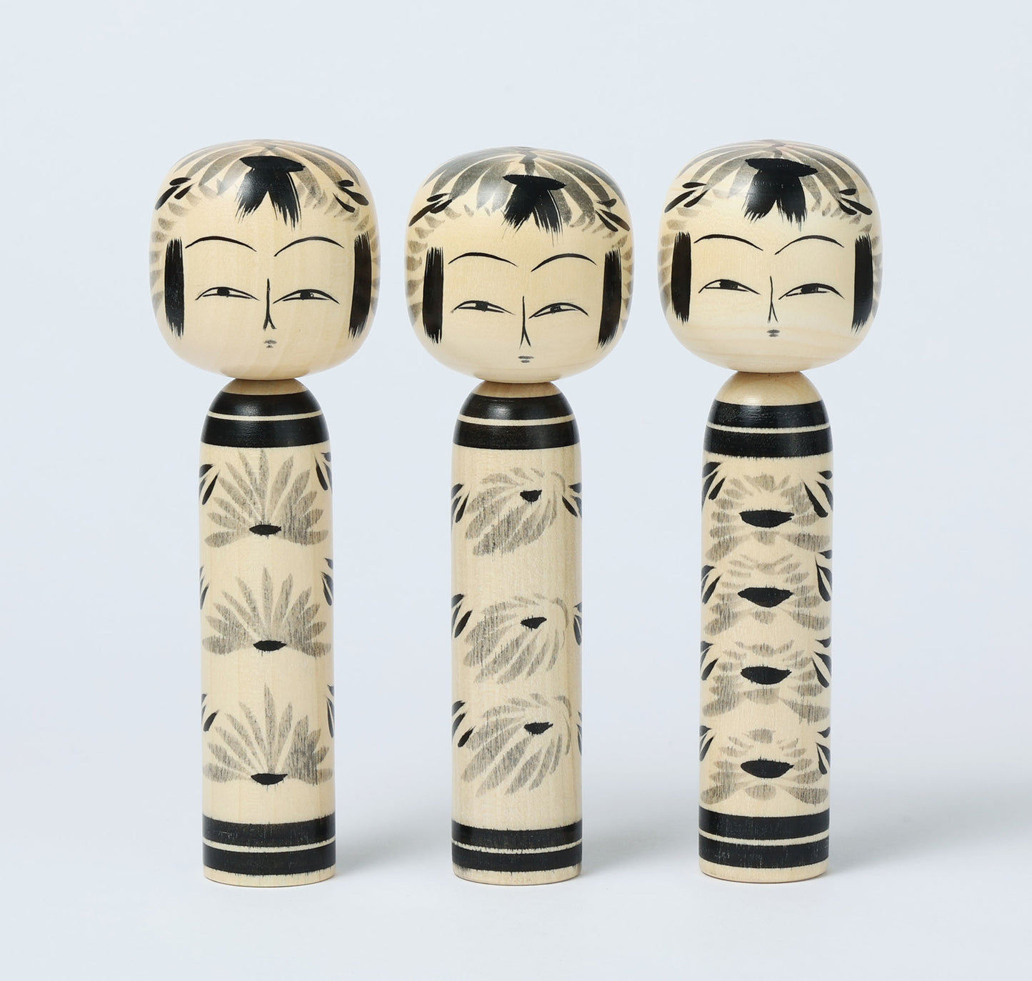Sumie-black and white kokeshi doll-墨絵こけし | OGASAWARA, Yoshio 小笠原義雄 | Togatta style 遠刈田系 | 15.5cm in height