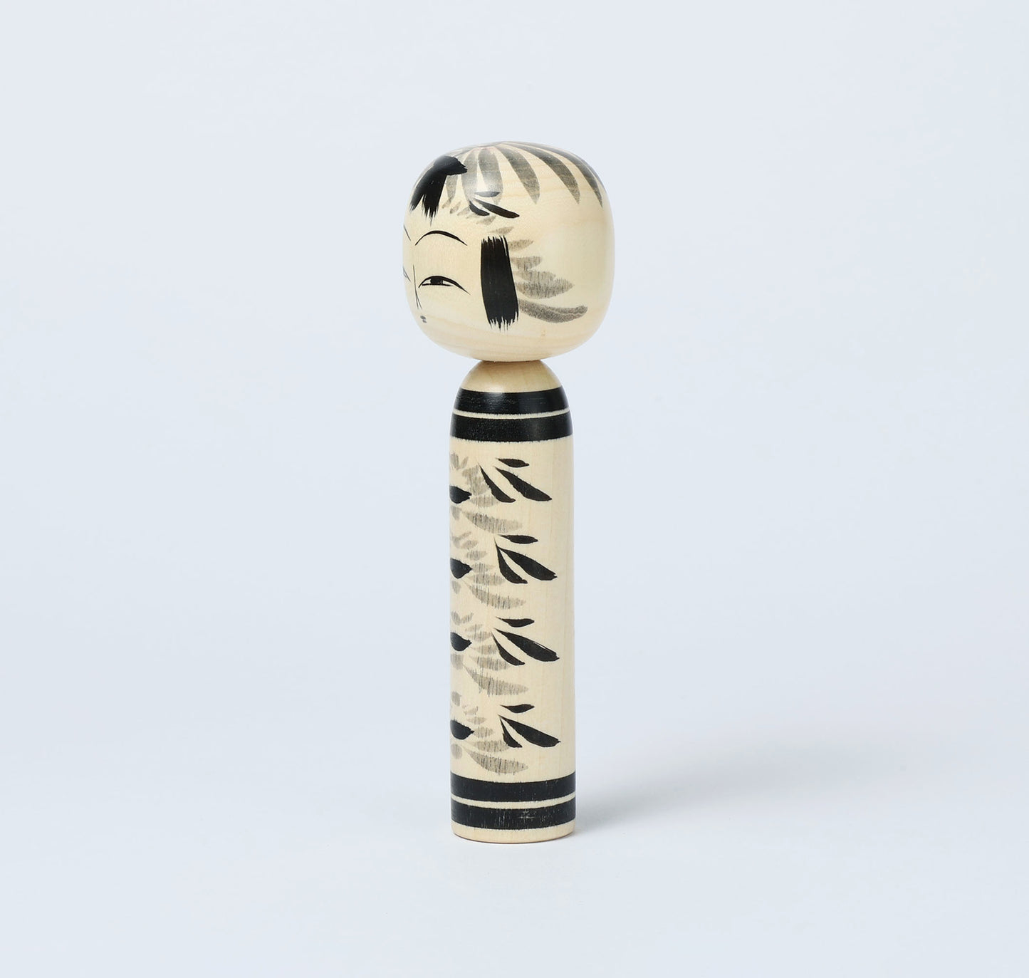 Sumie-black and white kokeshi doll-墨絵こけし | OGASAWARA, Yoshio 小笠原義雄 | Togatta style 遠刈田系 | 15.5cm in height