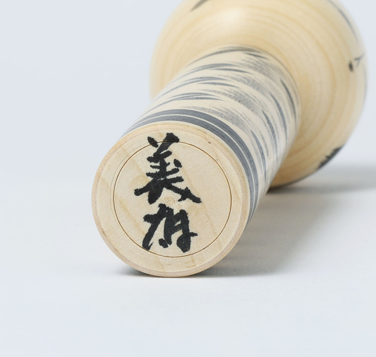 Sumie-black and white kokeshi doll-墨絵こけし | OGASAWARA, Yoshio 小笠原義雄 | Togatta style 遠刈田系 | 15.5cm in height