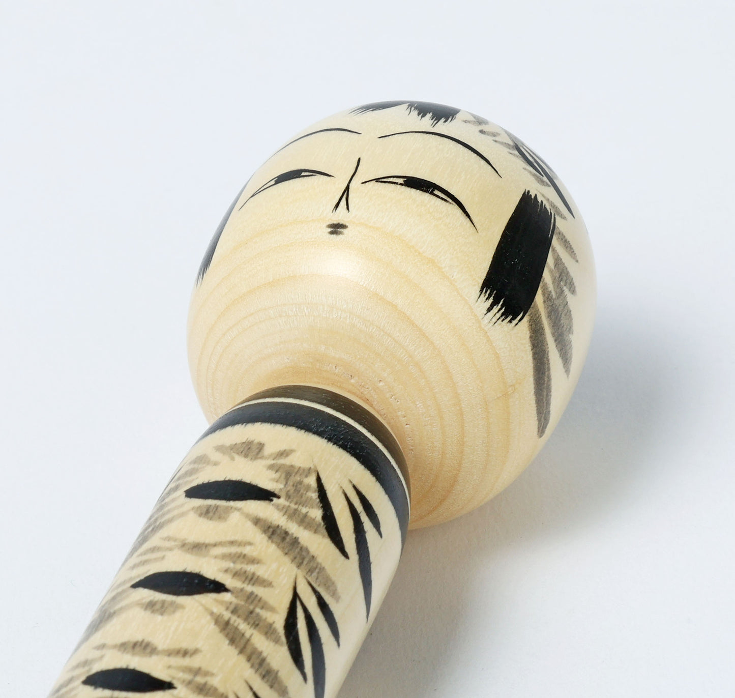 Sumie-black and white kokeshi doll-墨絵こけし | OGASAWARA, Yoshio 小笠原義雄 | Togatta style 遠刈田系 | 15.5cm in height