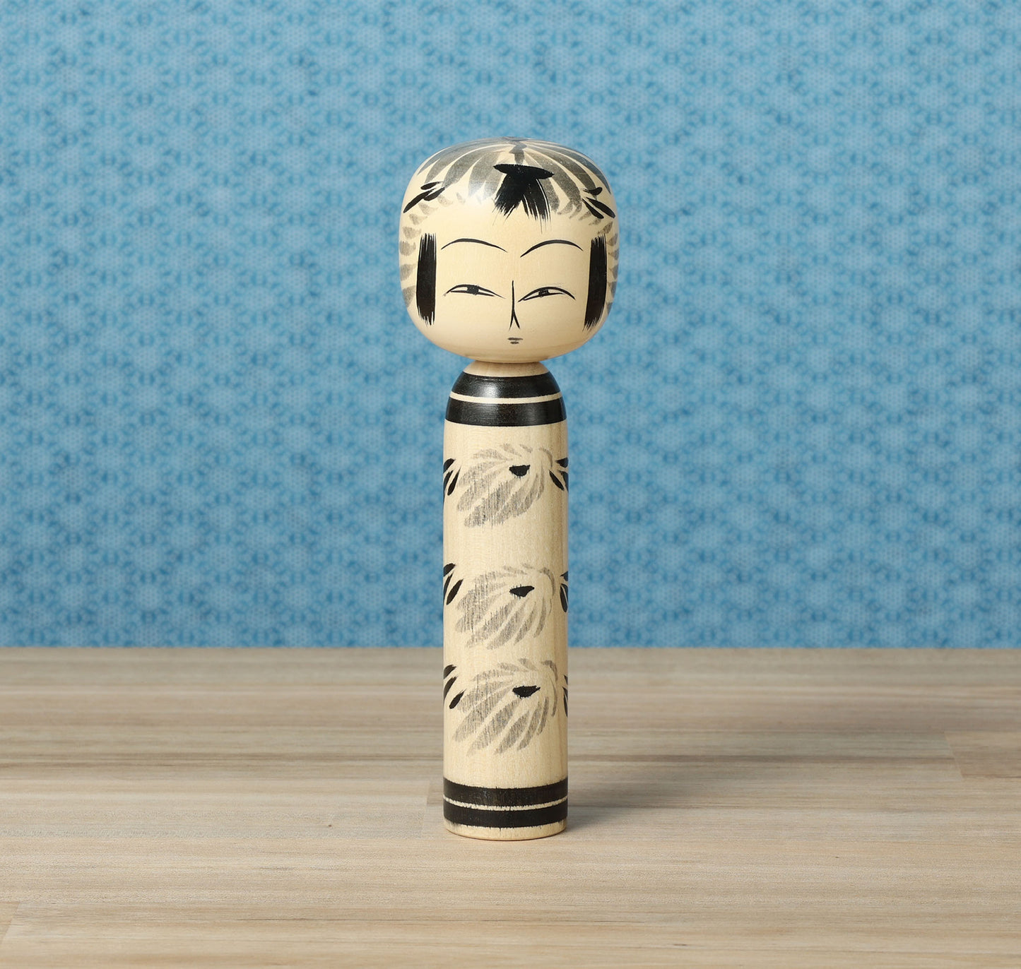 Sumie-black and white kokeshi doll-墨絵こけし | OGASAWARA, Yoshio 小笠原義雄 | Togatta style 遠刈田系 | 15.5cm in height